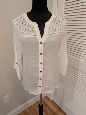 Per Seption White Eyelet Yoke Button-Front Women's Top Size PXL